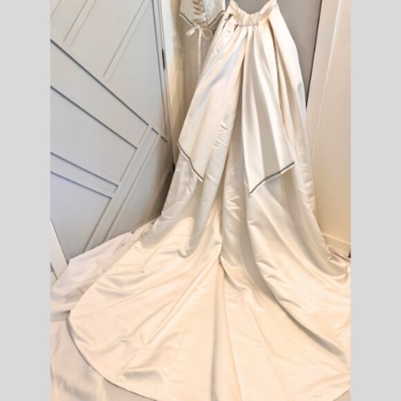 Maggie Soterro Wedding Gown White Size 8 - Picture 13 of 16